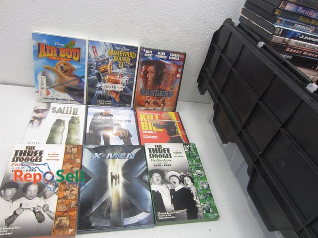 Lot 31-8364 - Lot of DVDs: Planet of the Apes, Fantastic 4, Kill Bill, etc. - TOTE INCLUDED