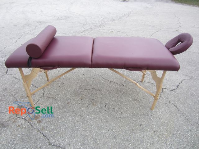 Lot 31-5522 - NOS Earthlite Folding Massage Table 73x31x30"H