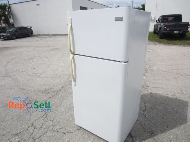 Lot 31-7999 - Frigidaire Fridge 30"x29"x66"H - Power On, Fridge To 35 And Freezer To 6