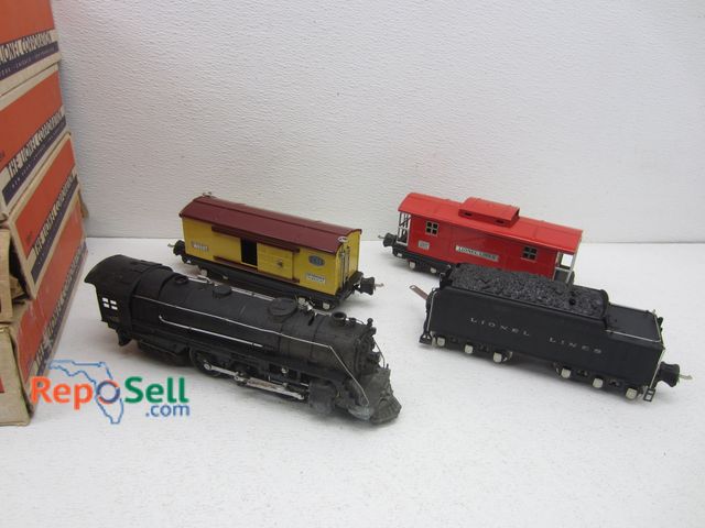 Lot 31-6118 - (4) Lionel Trains in Boxes: Engine 226E, Tender, Caboose, Box