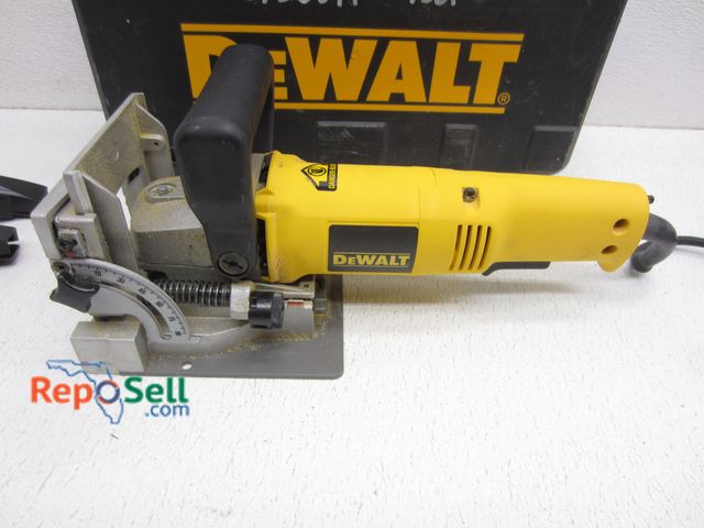 Lot 31-6066 - Dewalt Corded Plate Joiner DW682 with Case - Powers On