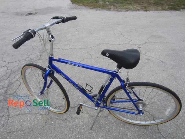 Lot 31-8522 - 26" Giant Cypress Hybrid 21 Speed Bike