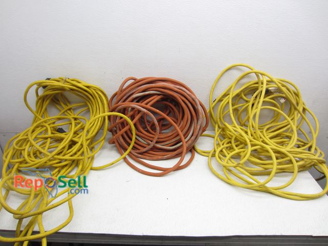 Lot 31-5455 - (4) Extension Cords and Tote