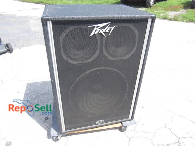 Lot 31-6105 - Peavy 1820 3-Way Bass Guitar Speaker System 26"x36.5"x20"