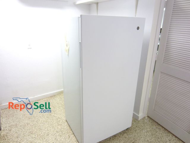 Lot 31-1413 - GE Stand Up Freezer 64"x33"x29" #FUF17QRRAWW - Power On, Freezes