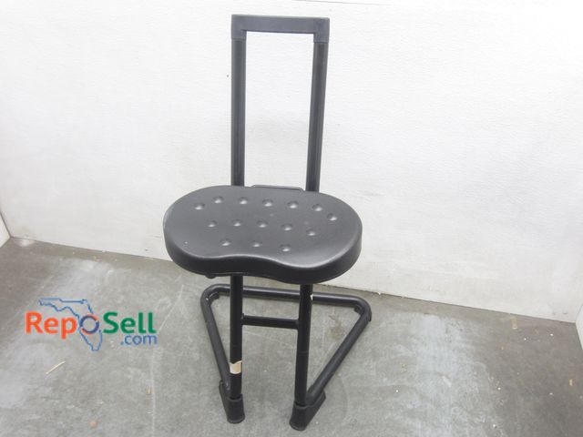 Lot 31-7117 - Shop Sol Ergonomic Chair (Sit/Stand Shop Seat)