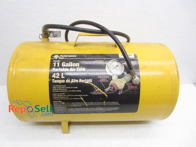 Lot 31-9174 - 11 Gal Portable Air Tank