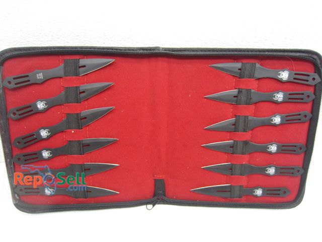 Lot 31-9118 - Defender Xtreme Throwing Knife Set w/Carry Case