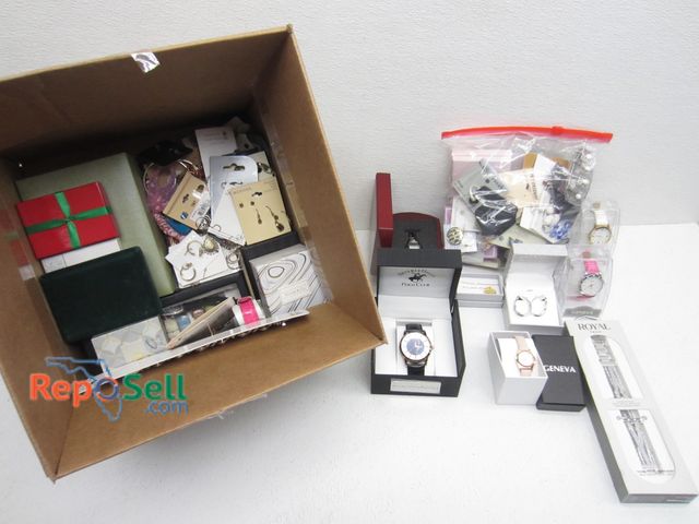 Lot 31-9078 - Lot of New Jewelry in Boxes &amp; Cards