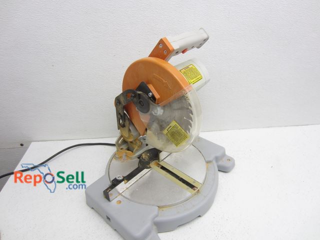 Lot 31-1464 - Small Chop Saw 8 1/4" Blade - Powers On