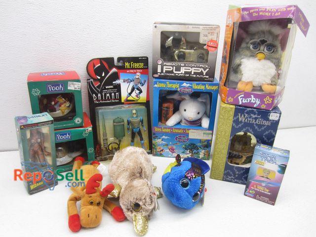 Lot 31-8357 - Collectible Toys: Peanuts, Pooh, Furby, Figurines, Beanie Babies, etc. - TOTE INCLUDED