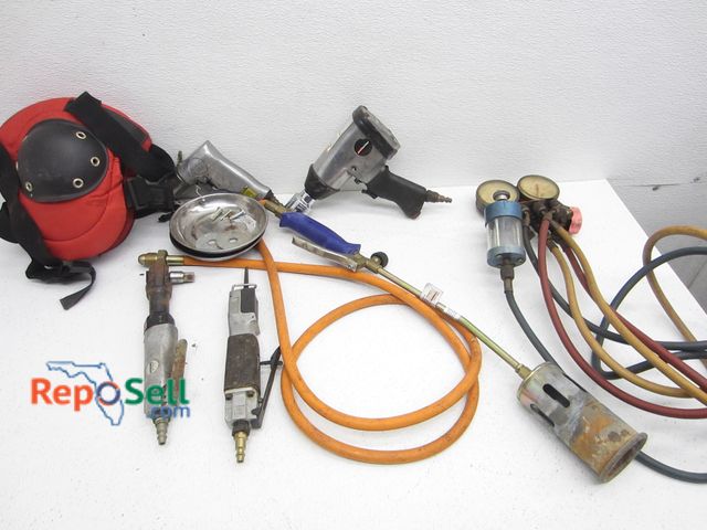 Lot 31-2471 - Tool Lot: Refrigeration Manifold Gauges, Propane Torch, (4) Pneumatic Tools etc