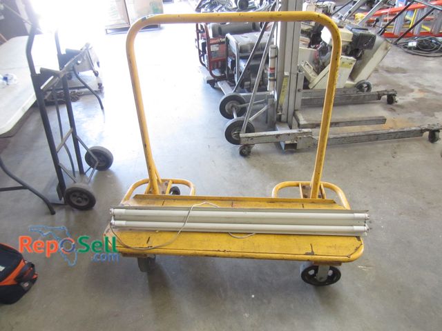 Lot 31-1053 - Rolling metal cart and LED light bar