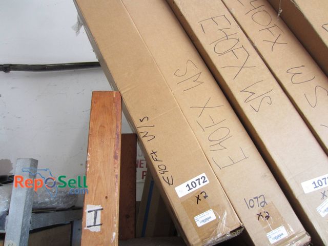 Lot 31-1072 - E40FX Windshield 2 Piece Set, NAP, New In Box