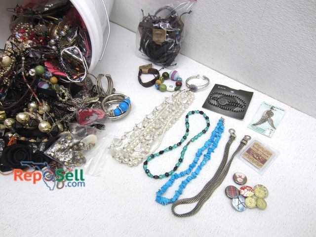 Lot 31-6379 - 5gal Bucket of Misc. Jewelry for Parts/Repair/Wear