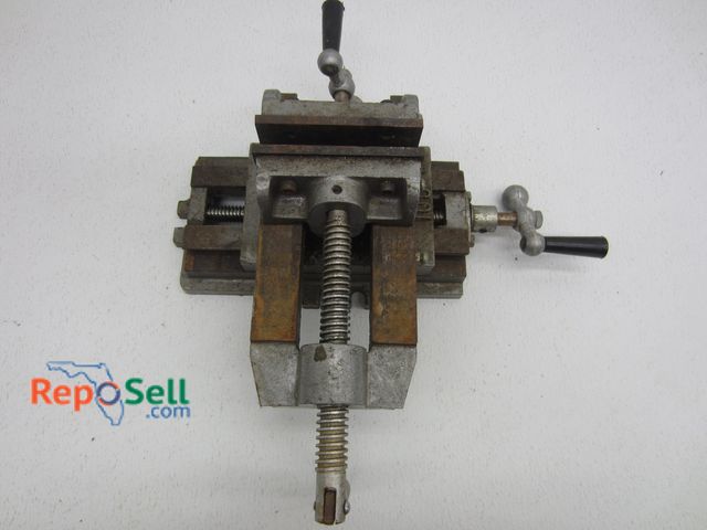 Lot 31-9347 - Articulated Adjustable Machinist Bench Vise 14"W