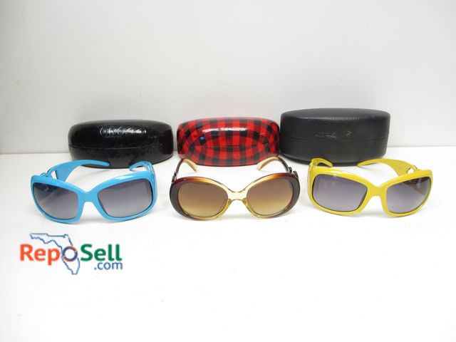 Lot 31-1534 - (3) Pair Sunglasses: (2) DG15C and (1) Polycarbonate J1692P with (3) Cases
