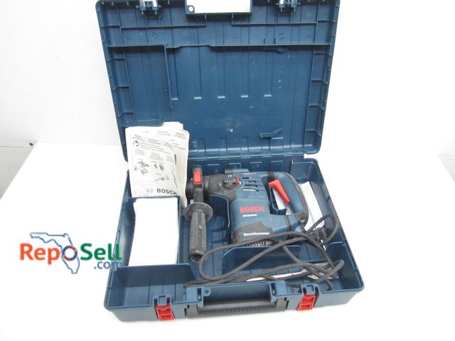 Lot 31-9377 - Bosch Hammer Drill with Case RH328VC - Powers On