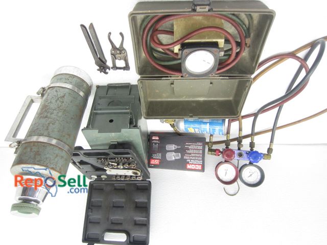 Reposell.com - Lot 31-3542 - Tote of tools: - AC gauges,- flow test kit ...