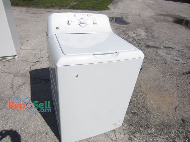 Lot 31-5396 - GE Washer #GTW220ACK6WW, 27x26x43"T - Powers On/Spins