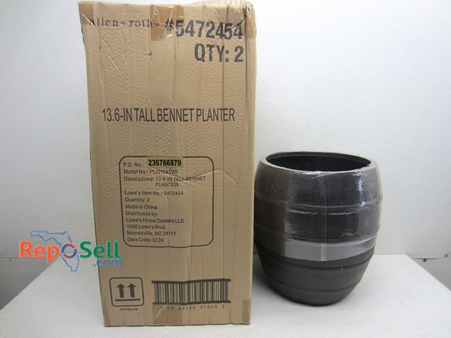 Lot 31-9068 - (2) New Allen &amp; Roth Bennet Planters 14"x14"x15"