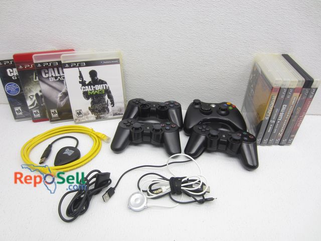 Lot 31-9492 - (3) PS3 Controllers, (10) PS3 Games And Xbox 360 Controller: Call Of Duty, Fallout, God Of War etc