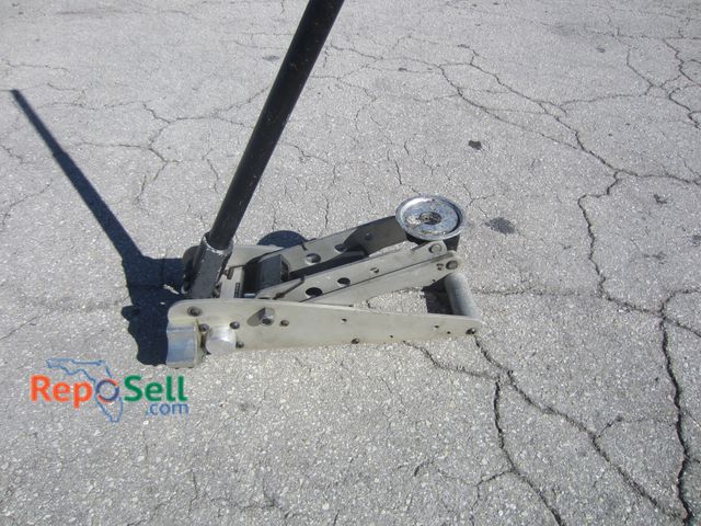 Lot 31-7225 - 2-Ton Aluminum Floor Jack - Goes Up/Down