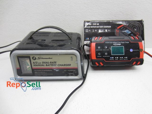 Lot 31-9077 - Schumacher Trickle/Pulse Repair Battery Charger, Both Power On