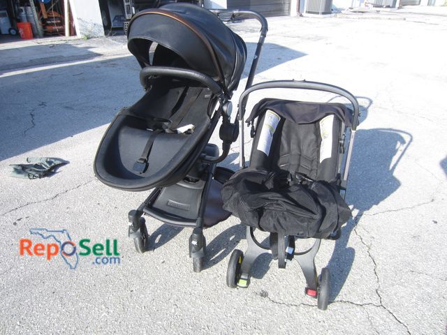 Lot 31-1176 - (2) Strollers: Springbuds &amp; Boona