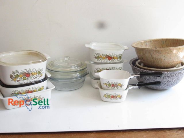 Lot 31-9157 - Corning Ware baking dishes with vegetable patterns and clear lids, assorted glass cookware, plastic ...