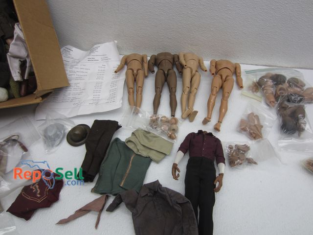 Lot 31-9147 - Hot Toy Collectible Figures &amp; Clothes