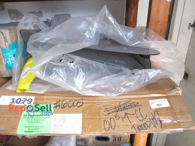 Lot 31-1079 - Used Tinted DS OS Windshield Folding WS 82-00 And 2000-Up