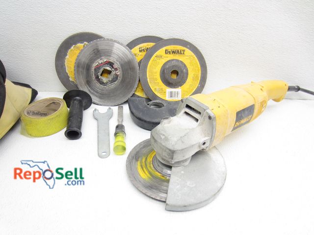 Lot 31-7494 - DeWalt Angle Grinder w/Bag &amp; Accessories #DW840 - Powers On