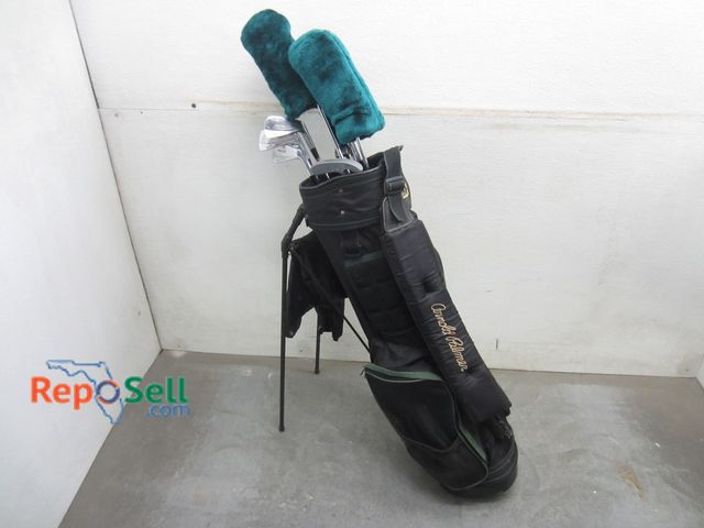 Lot 31-7116 - Arnold Palmer Golf Bag With (8) Northwestern Clubs