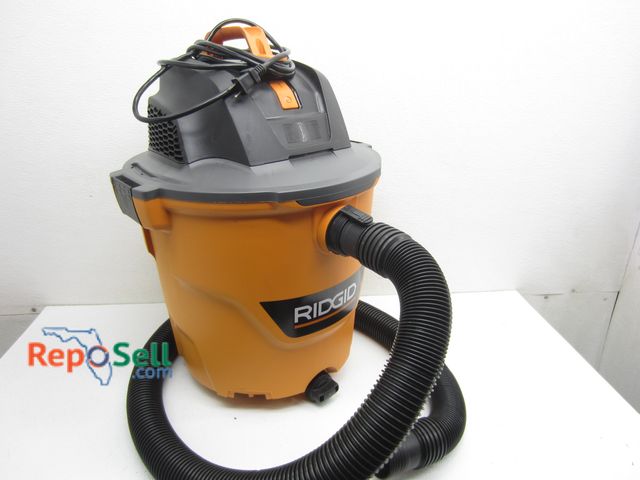 Lot 31-8569 - Ridgid Wet/Dry Vacuum - Powers On