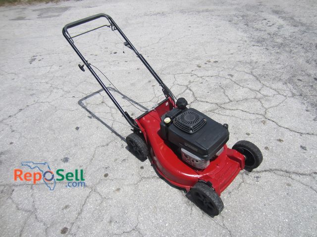 Lot 31-9152 - Toro commercial self-propelled lawnmower with Kawasaki motor #22290 - has compression