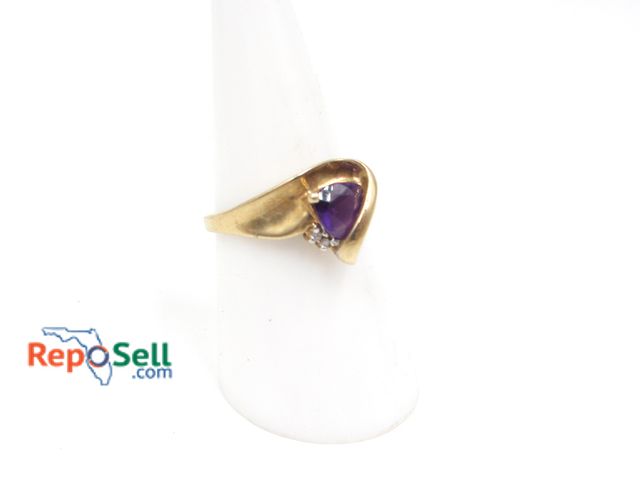 Lot 31-9002 - 10K Yellow Gold Amethyst/Diamond Ring Size 7, 2.82g total
