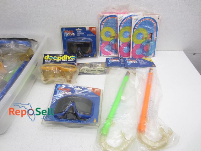 Lot 31-8508 - Swimming Acces: Masks, Snorkels, Floats etc