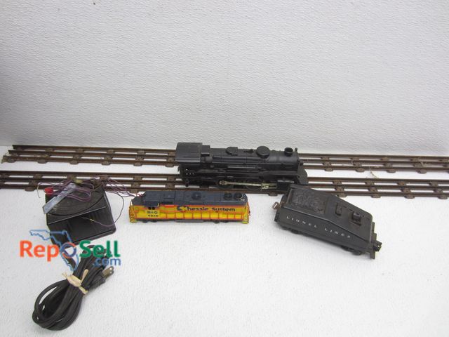 Lot 31-6115 - Lionel Engine 236, Tender, Transformer, Tracks
