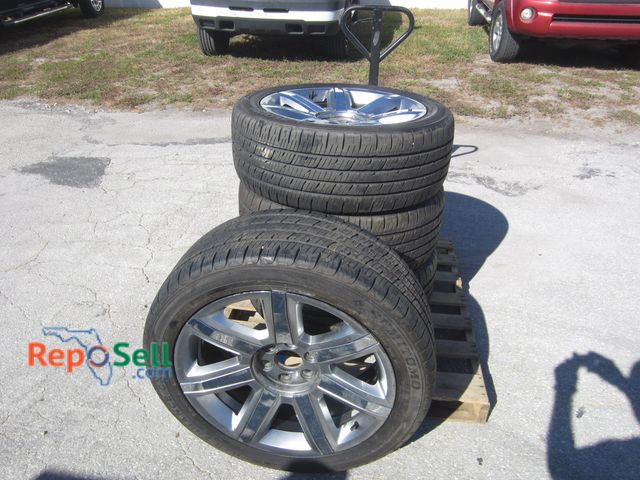 Lot 31-9353 - (4) 22" Rims and Tires 285-45R22 - Two not holding air