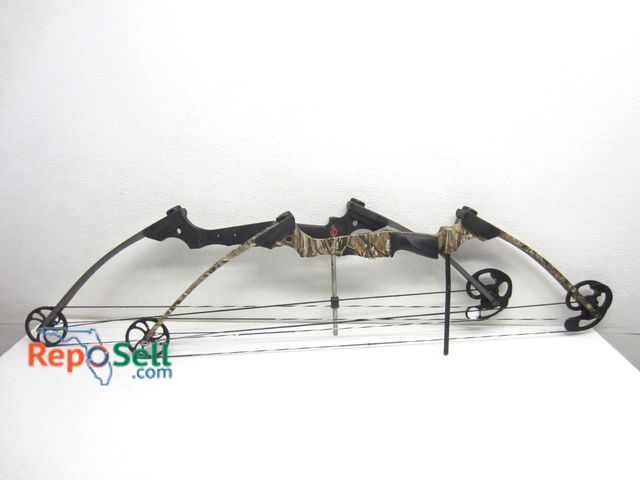 Lot 31-1109 - (2) compound bows: (1) Genesis