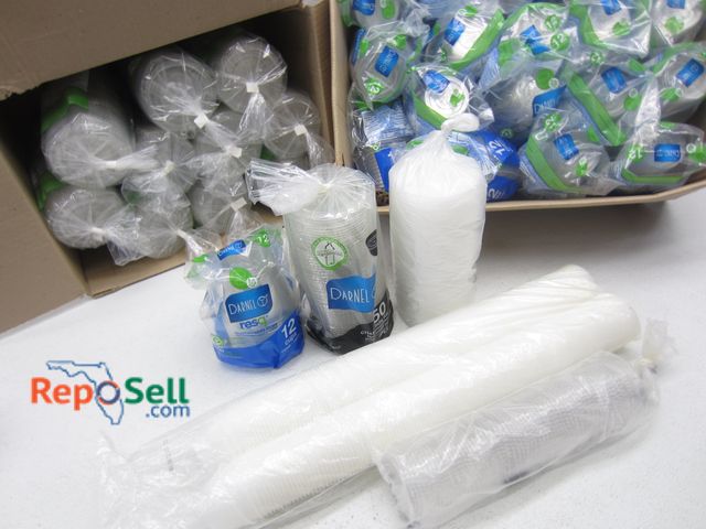 Lot 31-5582 - Restaurant Supply Lot: Large Lot of Lids (Approx 300+), Small Dip Cups w/Lids (Approx 260), 9oz cups...