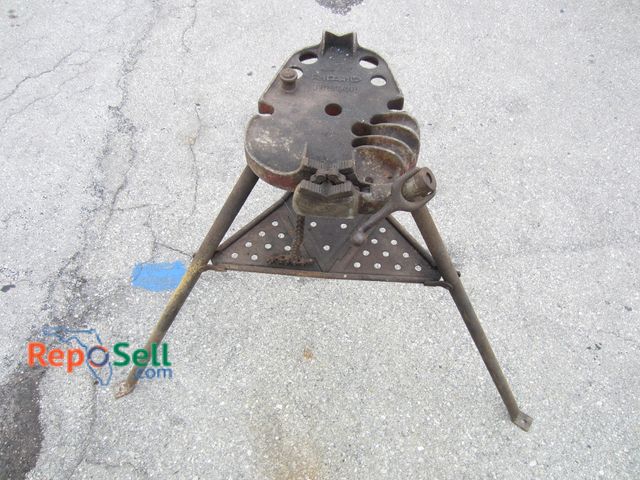 Lot 31-3349 - Ridgid H2450 Tristand 1/8" to 5"