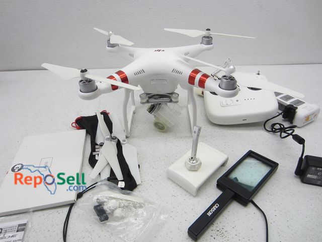 Lot 31-2394 - Scosche Phantom Drone with Controller, Manual, etc.
