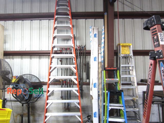 Lot 31-8040 - Werner Heavy Duty 14' Fiberglass A Frame Ladder