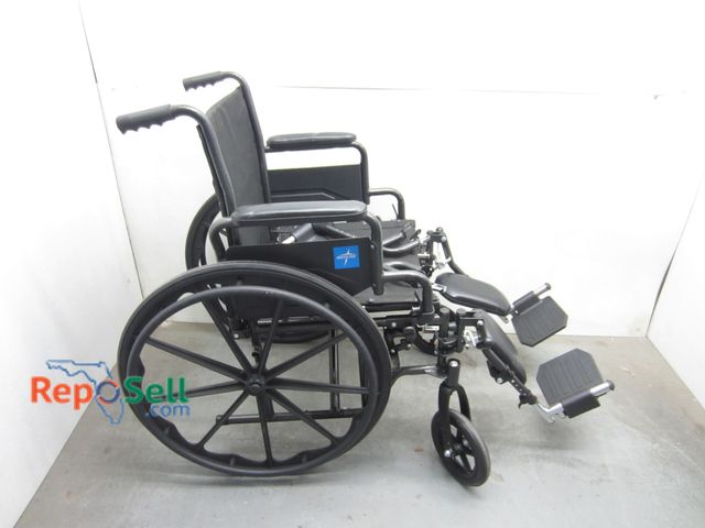 Lot 31-9467 - Medline Guardian K1 Wheel Chair With (2) Sets Foot Rests