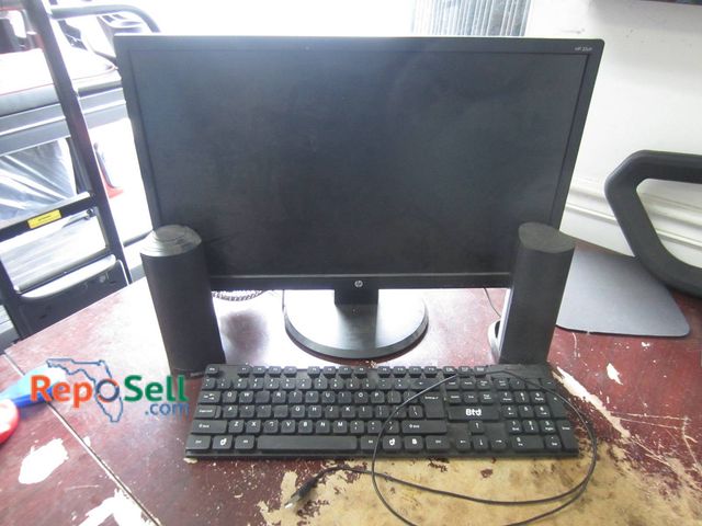 Lot 31-1297 - HP 22uh 21.5" Monitor HSTND-8041-Q With Dell Speakers And USB Keyboard Bundle