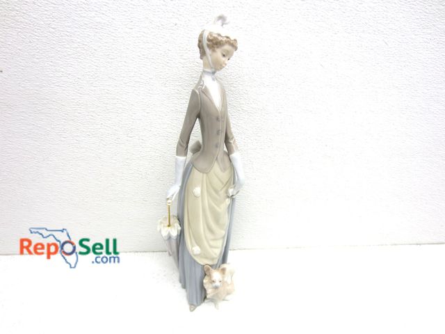 Lot 31-3295 - LLadro Lady with dogs and umbrellas