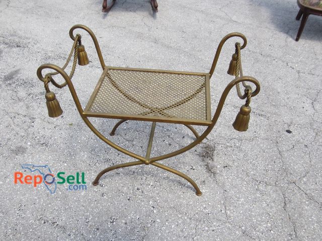 Lot 31-9507 - Metal Bench