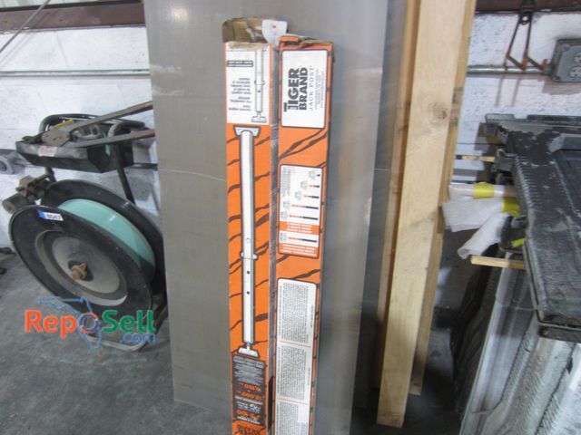 Lot 31-8049 - (2) Tiger Brand Jack Posts J-S-100